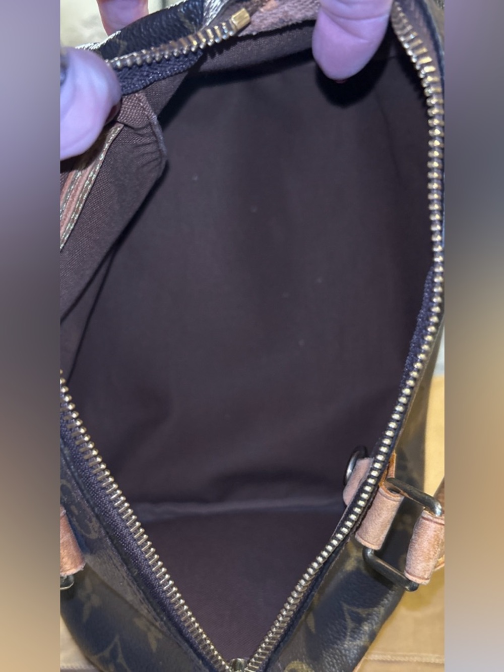 Louis Vuitton Monogram Speedy 25 - Picture 9 of 11